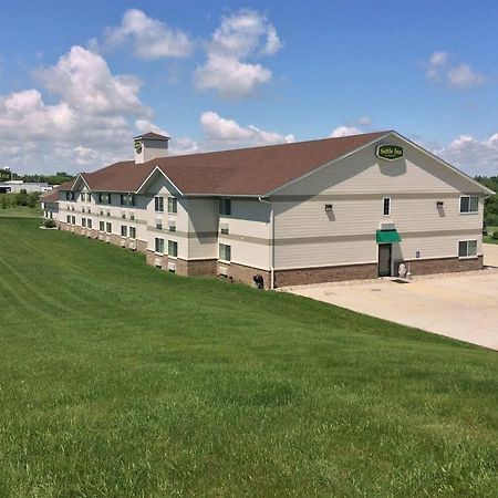 Baymont By Wyndham Harlan Hotel Exterior photo